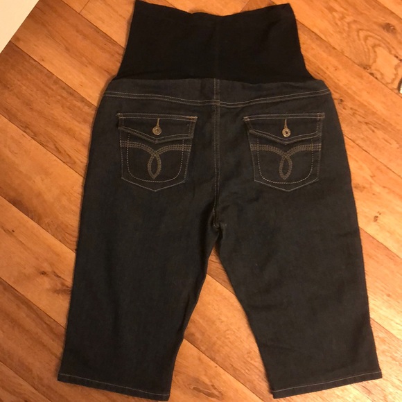 ⭐️ 2/$20 NEW maternity capris - Picture 3 of 3